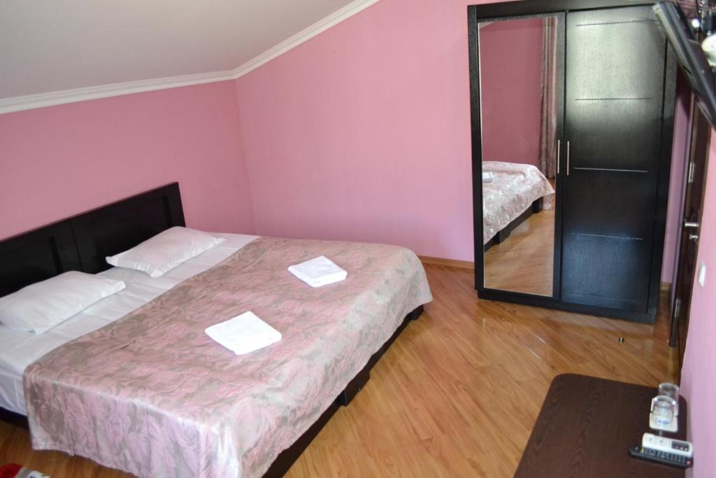 هتل ایساکا تفلیس